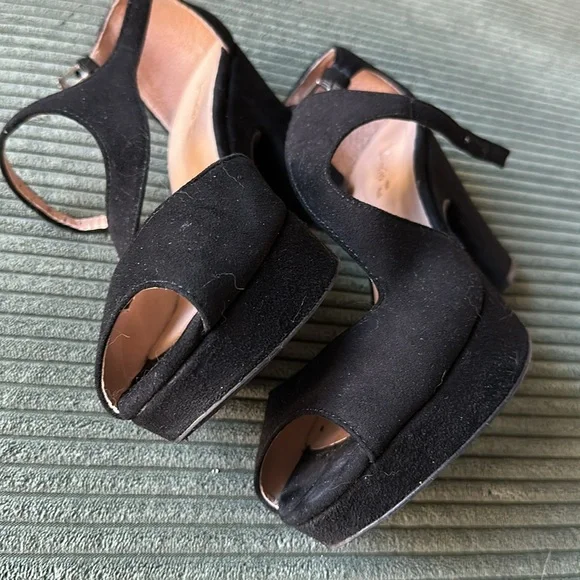 Suede Heels 🔥 - Picture 6 of 9